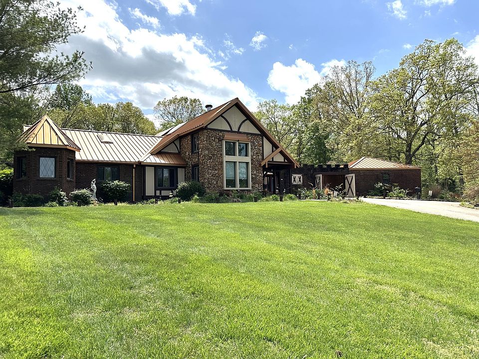 1st image of 300 Hickory Ln