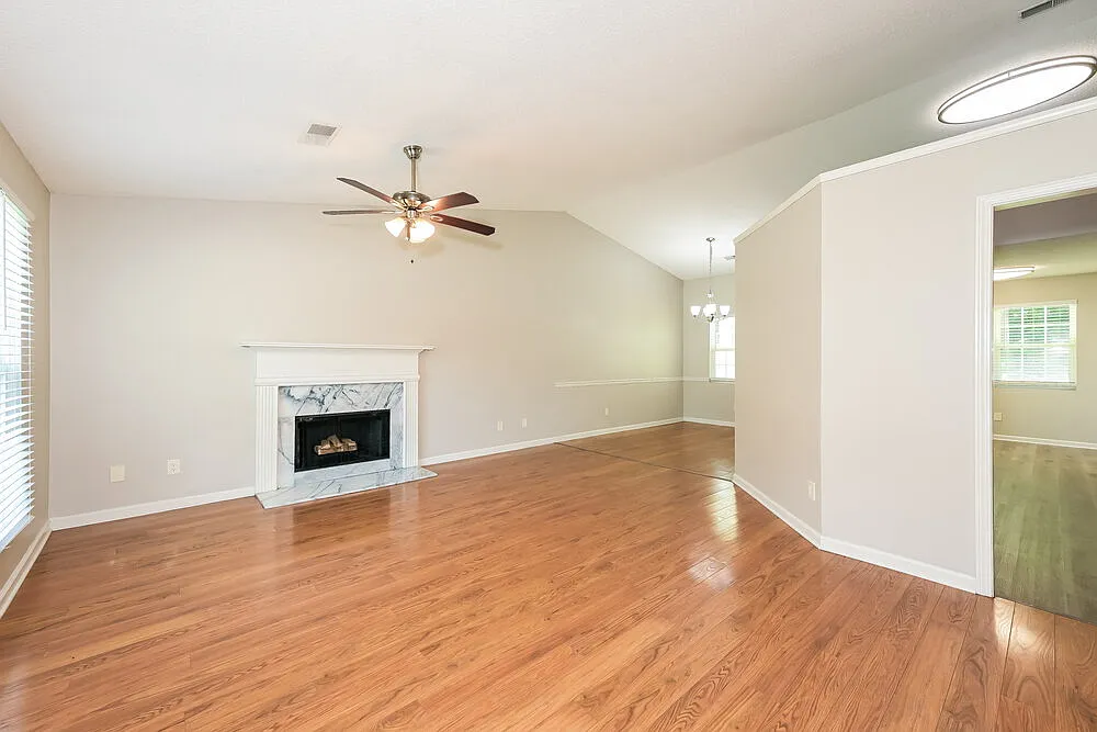 3 bed, 2.0 bath, 1538 sqft, $2,065 — Photo 3