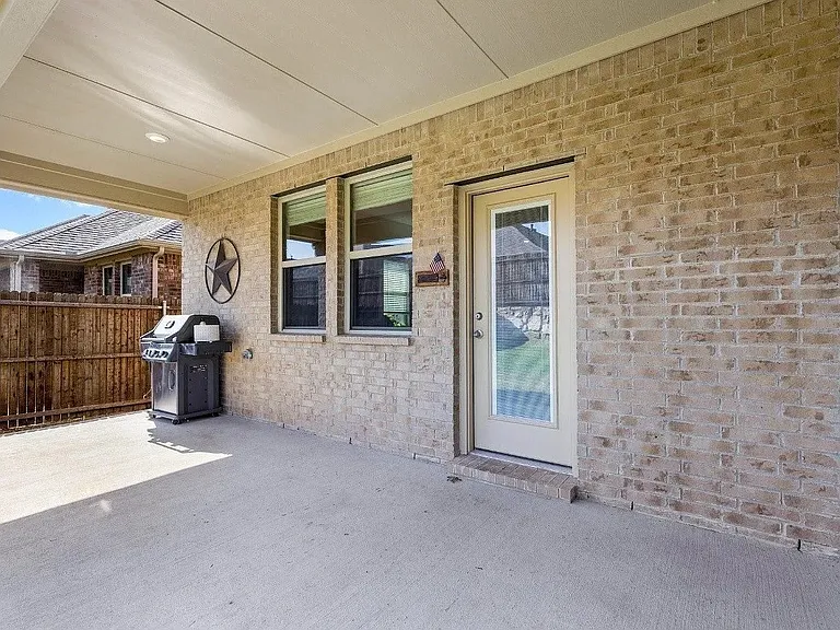 4122 Ellinger Dr — Photo 9