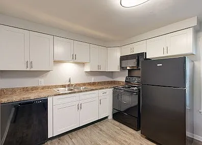 Roberts Park Apartments — Photo 1