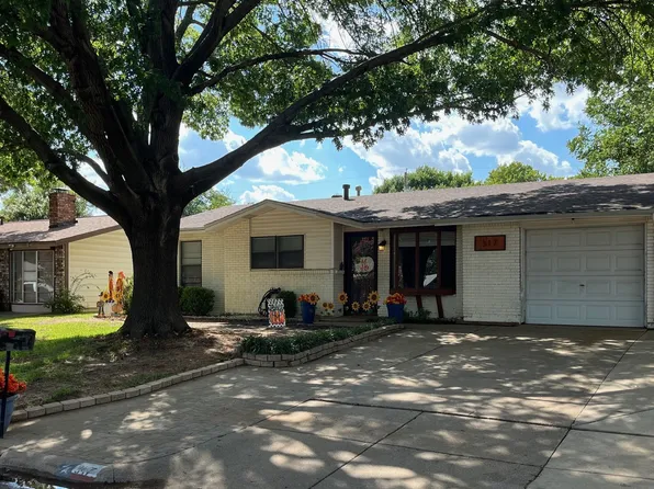 317 Fleming Dr, Hurst, TX 76053