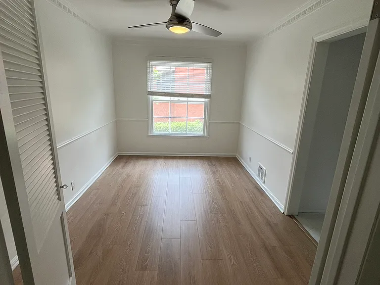 410 1/4 Shirley Pl — Photo 11