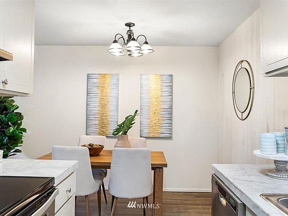4th image of 11012 NE 68th St APT 517