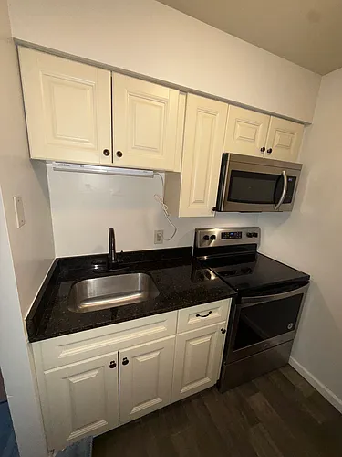 565 Station Ave #B Photo 1