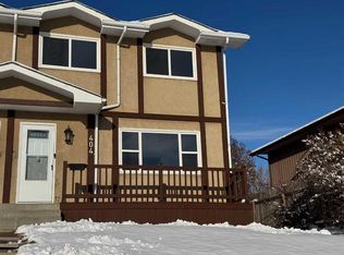 404 S Pinehill Rd NE, Calgary, AB T1Y2M6