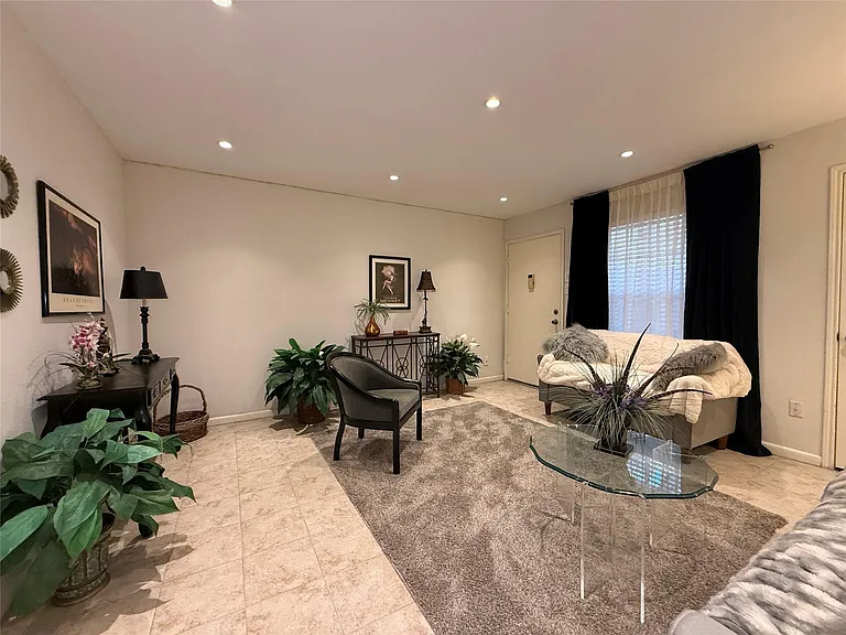 845 Augusta Dr #11 — Photo 9