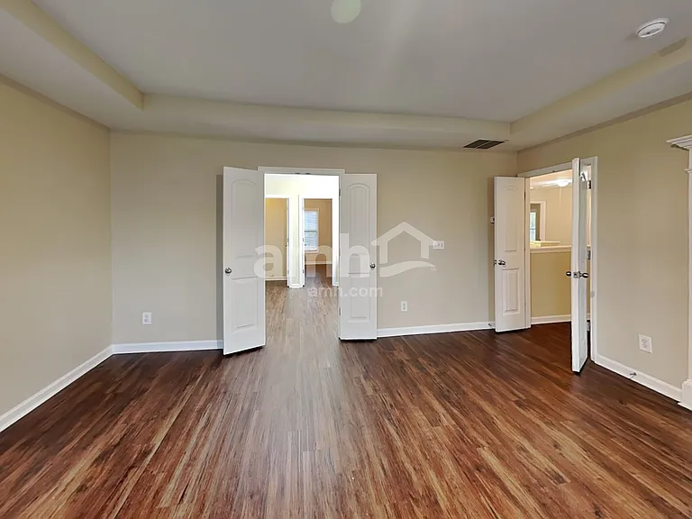 850 Stonehaven Rd SW — Photo 10