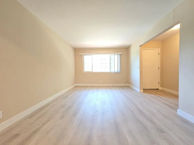 809 Malone Rd — Photo 2
