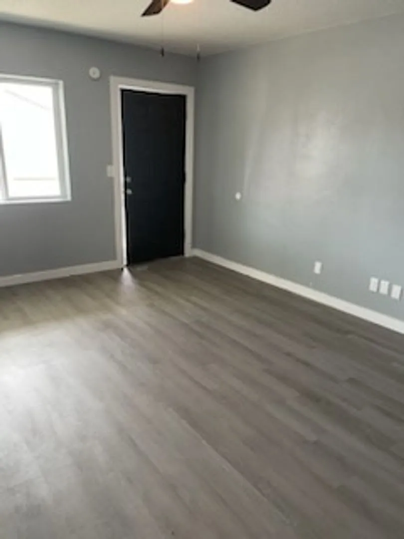 901 Apple Dr — Photo 3