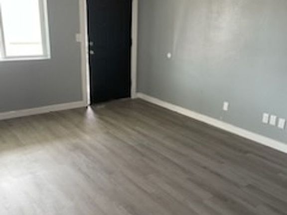 3rd image of 901 Apple Dr APT C2