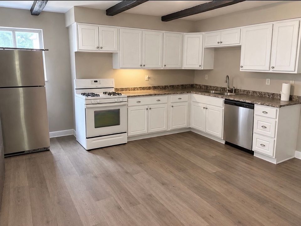 1st image of 326 Grace St