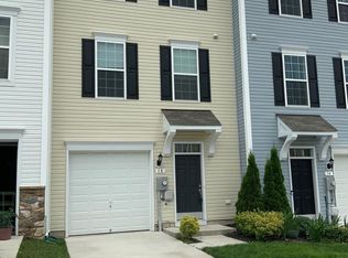 18 Landis Ct, Falling Waters, WV 25419