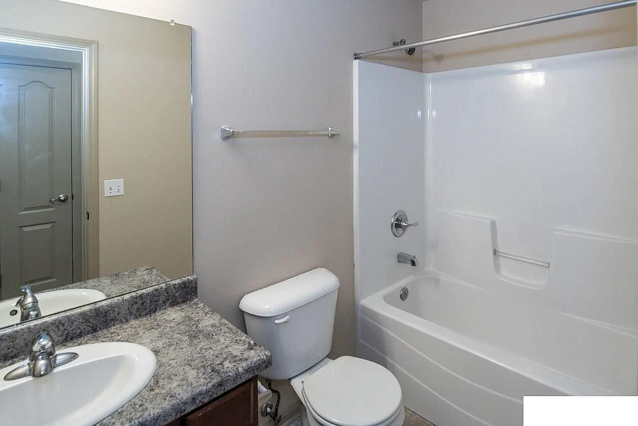 3 bed, 1440 sqft, $2,075 — Photo 1