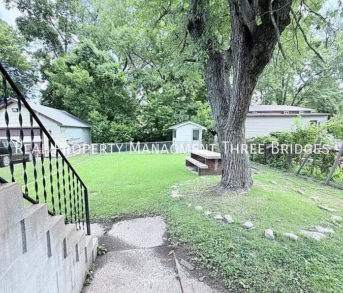 3208 Dix Ave — Photo 2