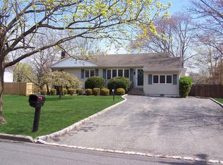 169 Mount Pleasant Rd, Smithtown, NY 11787