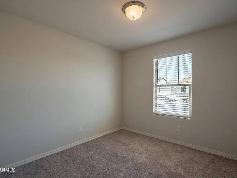 809 W Raymond St — Photo 13