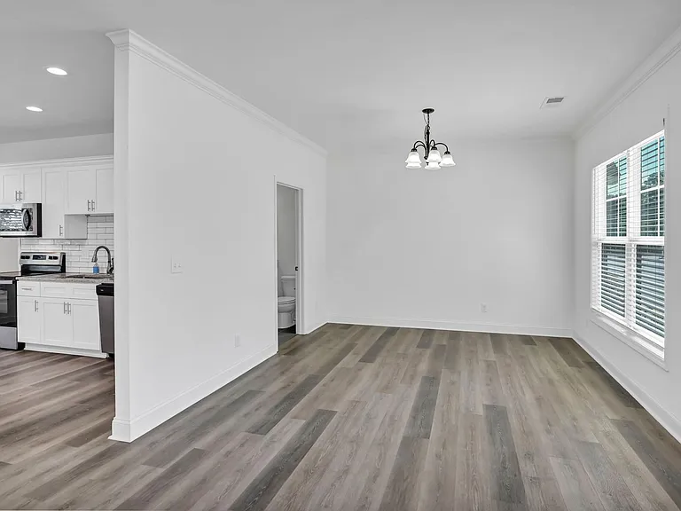 2035 Rosewood Dr — Photo 9