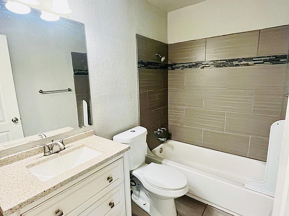 5th image of 3710 Wyandotte St #4
