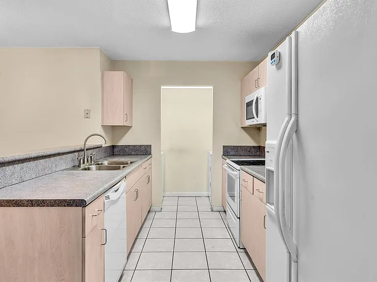 10240 NW 33rd Pl — Photo 26