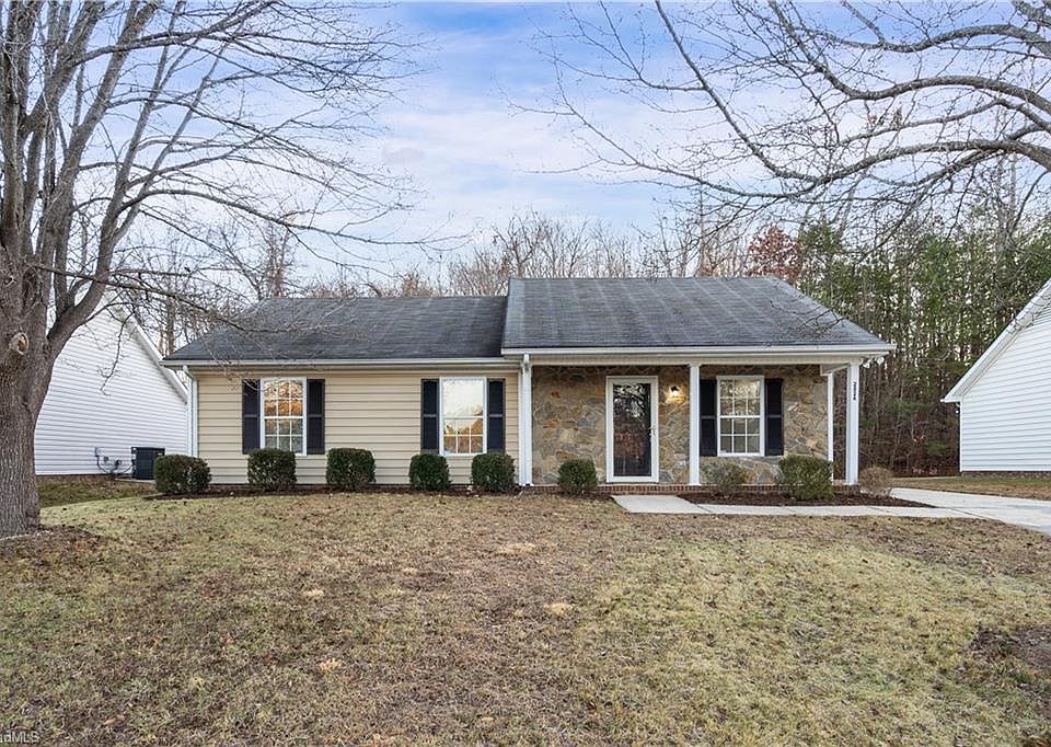 1st image of 2826 Leo Dr