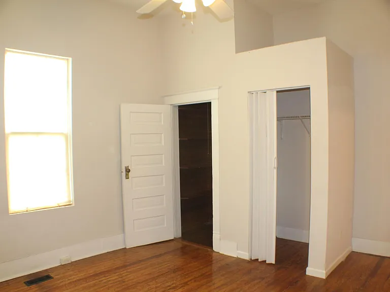 1073 Hillyer Ave — Photo 8