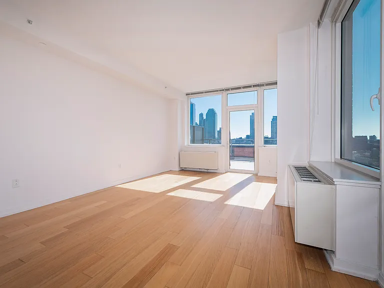 511 47th Ave #12N — Photo 4