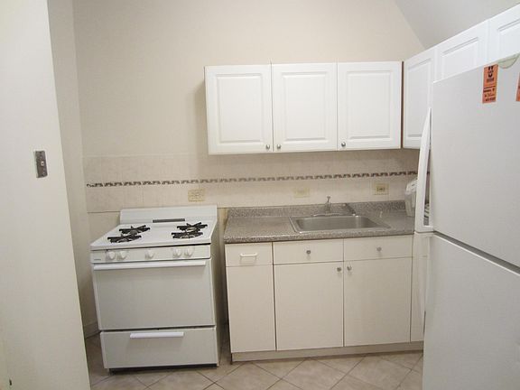 5th image of 690 Summit Ave #1F