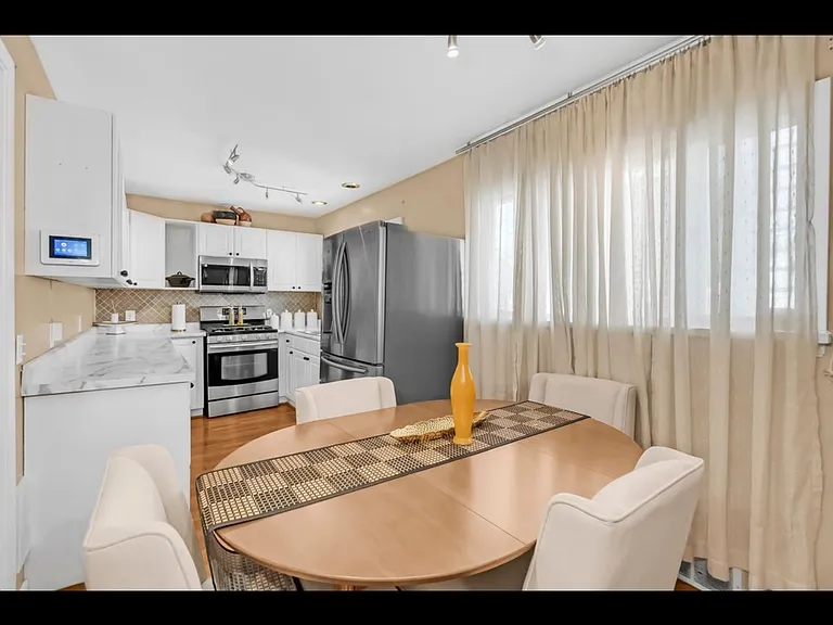 1155 James Ave — Photo 15