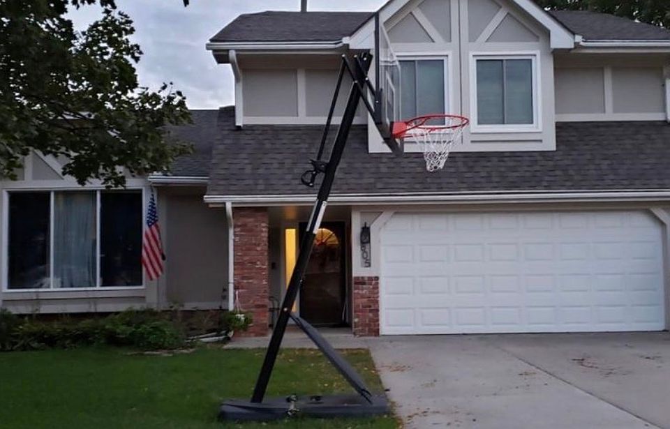 1st image of 805 Evergreen Dr