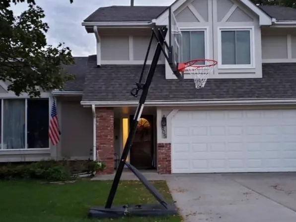 805 Evergreen Dr, Papillion, NE 68046