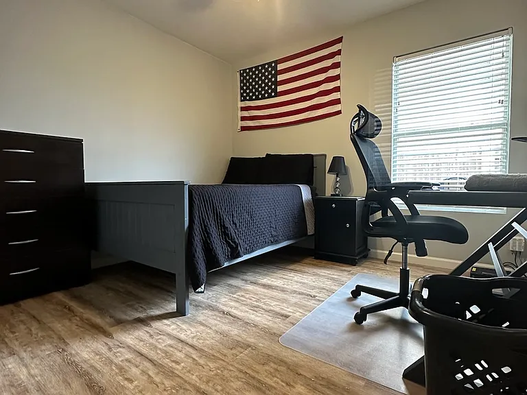 1045 Clairise Ct — Photo 3