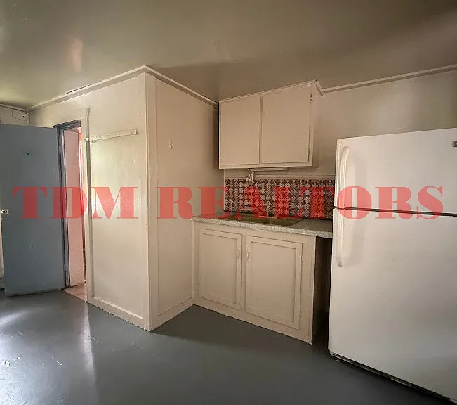 10100 S Saginaw St #9 — Photo 2