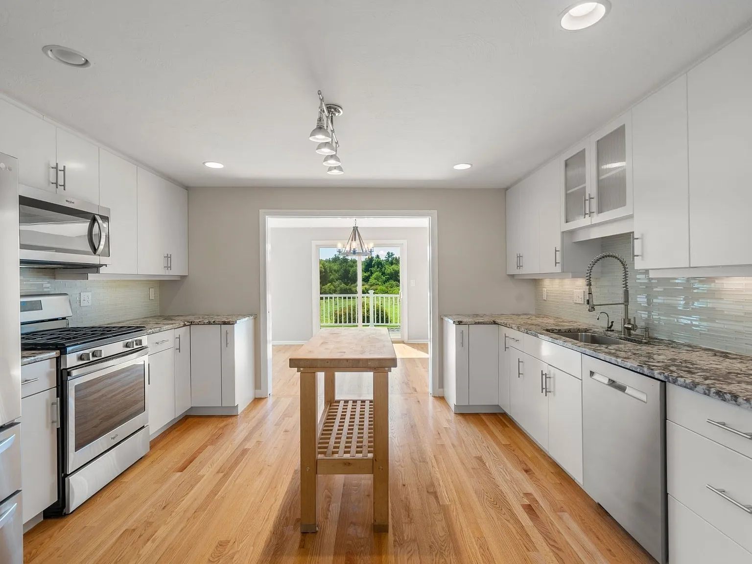 3 bed, 2.5 bath, 3335 sqft, $4,995 — Photo 4