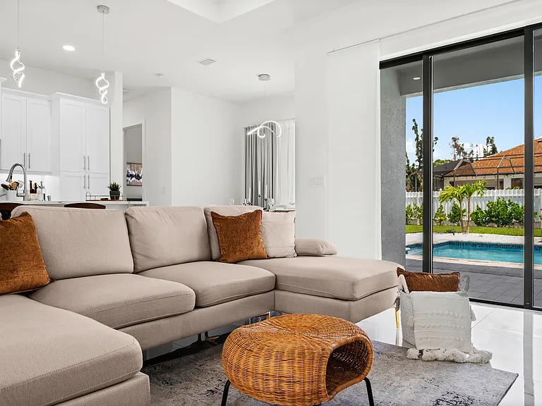 1007 SW Embers Ter — Photo 11