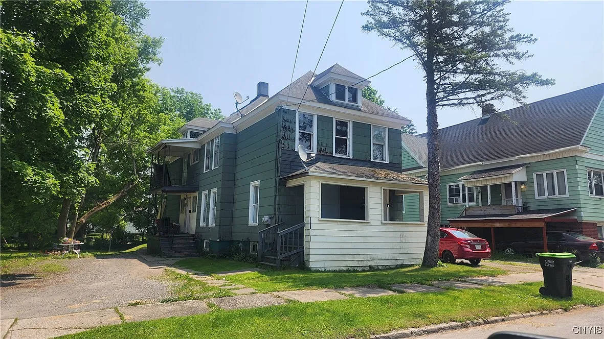 321 William St photo 1