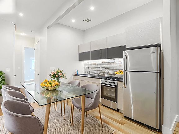 2nd image of 248 Melrose St #1A