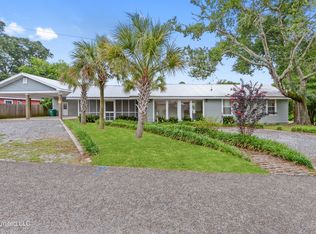 100 Hickory Ln, Bay Saint Louis, MS 39520