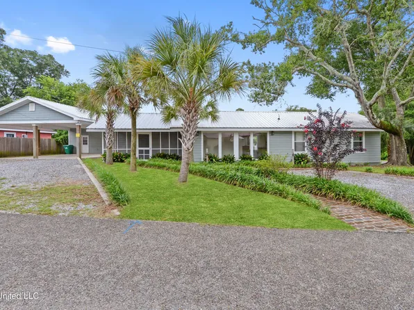 100 Hickory Ln, Bay Saint Louis, MS 39520