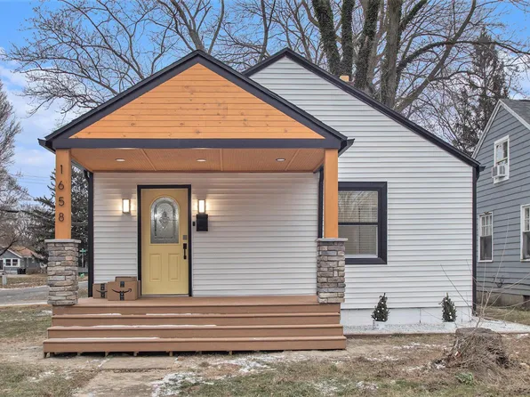 1658 Huey St, South Bend, IN 46628