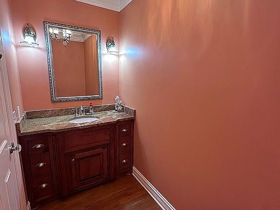4th image of 125 Courtney Ct