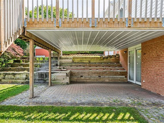 3rd image of 108 Meadowbrook Ave
