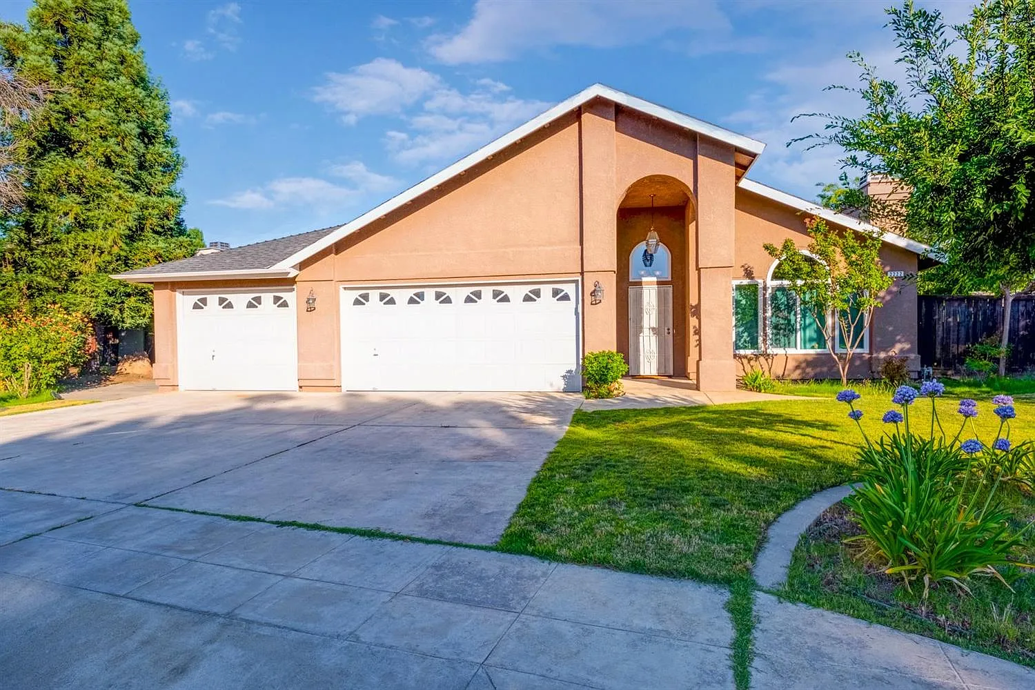 2222 Magill Ave photo 1