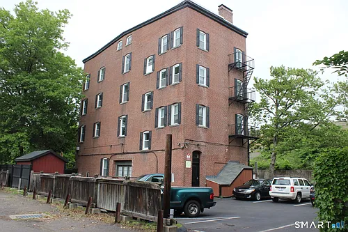 488 Chapel St #6 Photo 1