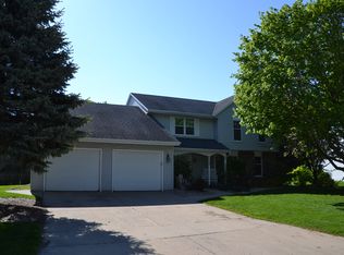 1725 W Crusade Ln, Green Bay, WI 54313