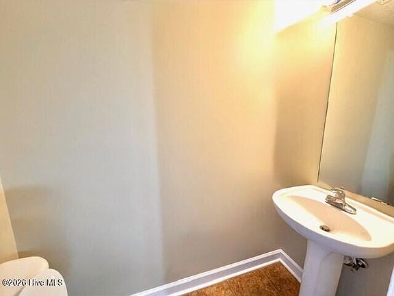 5th image of 103 Ashwood Dr