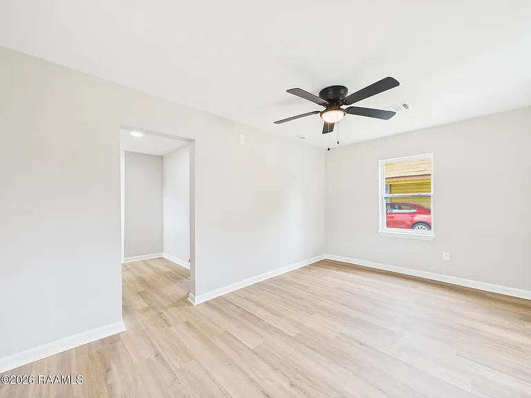908 Saint Charles St — Photo 7
