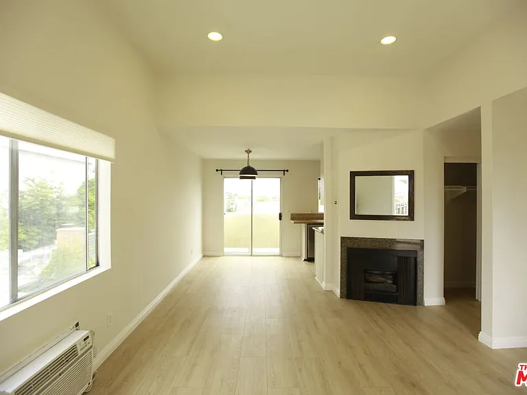 833 S Orange Grove Ave #5 — Photo 1