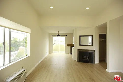 833 S Orange Grove Ave #5 Photo 1