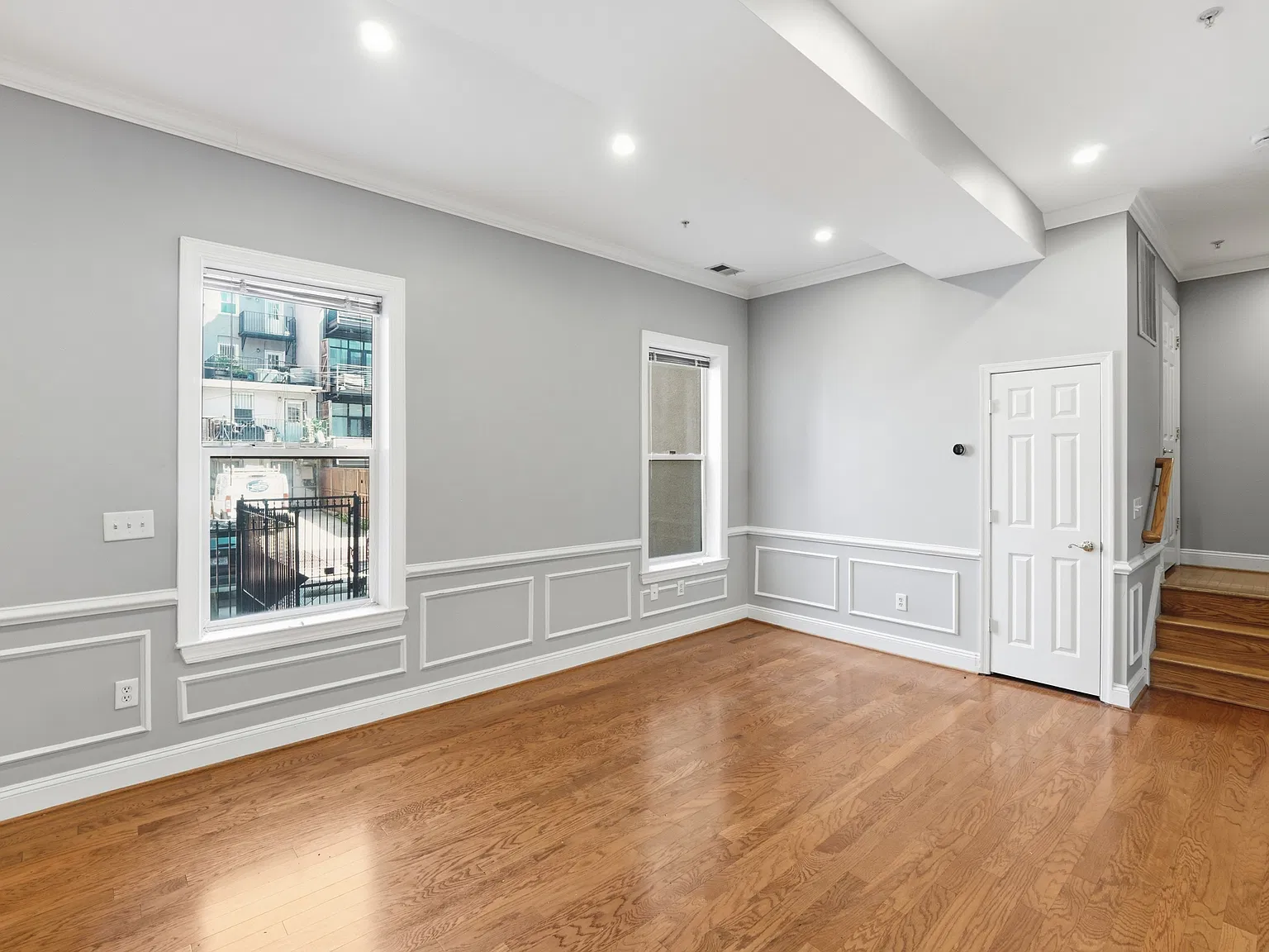 2 bed, 900 sqft, $3,800 — Photo 2