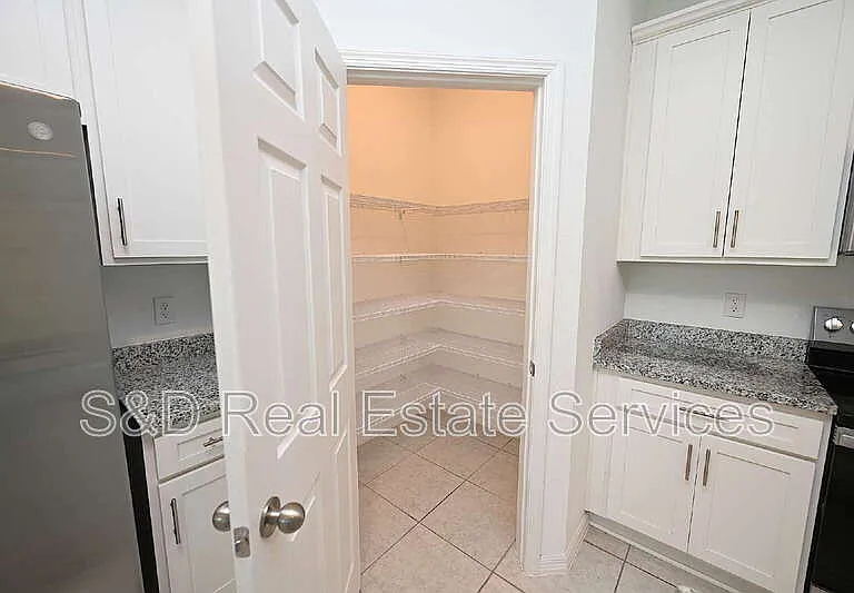 685 Crown Rose Dr — Photo 6